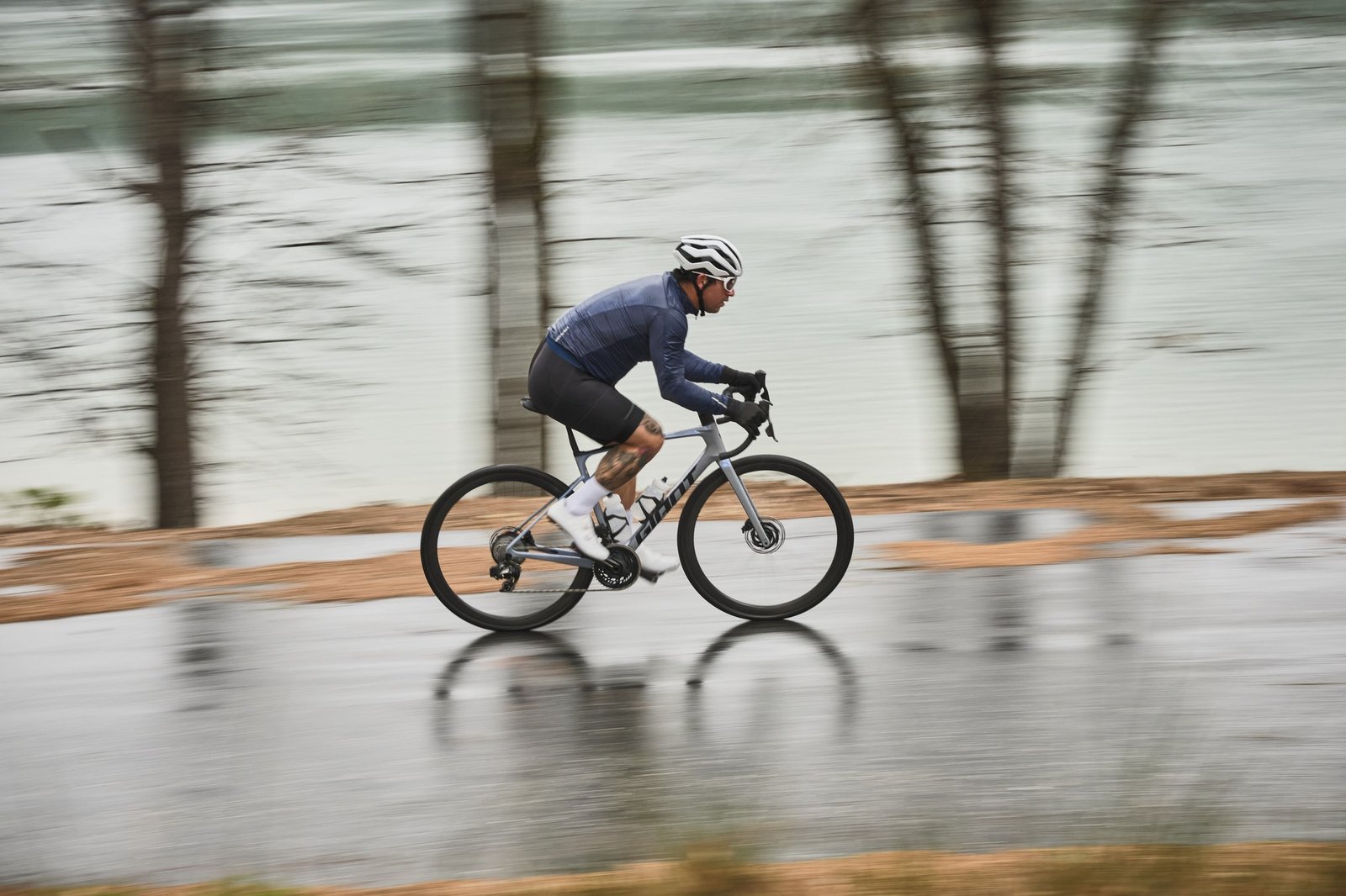 Giant Defy Advanced Pro 1 riding in action