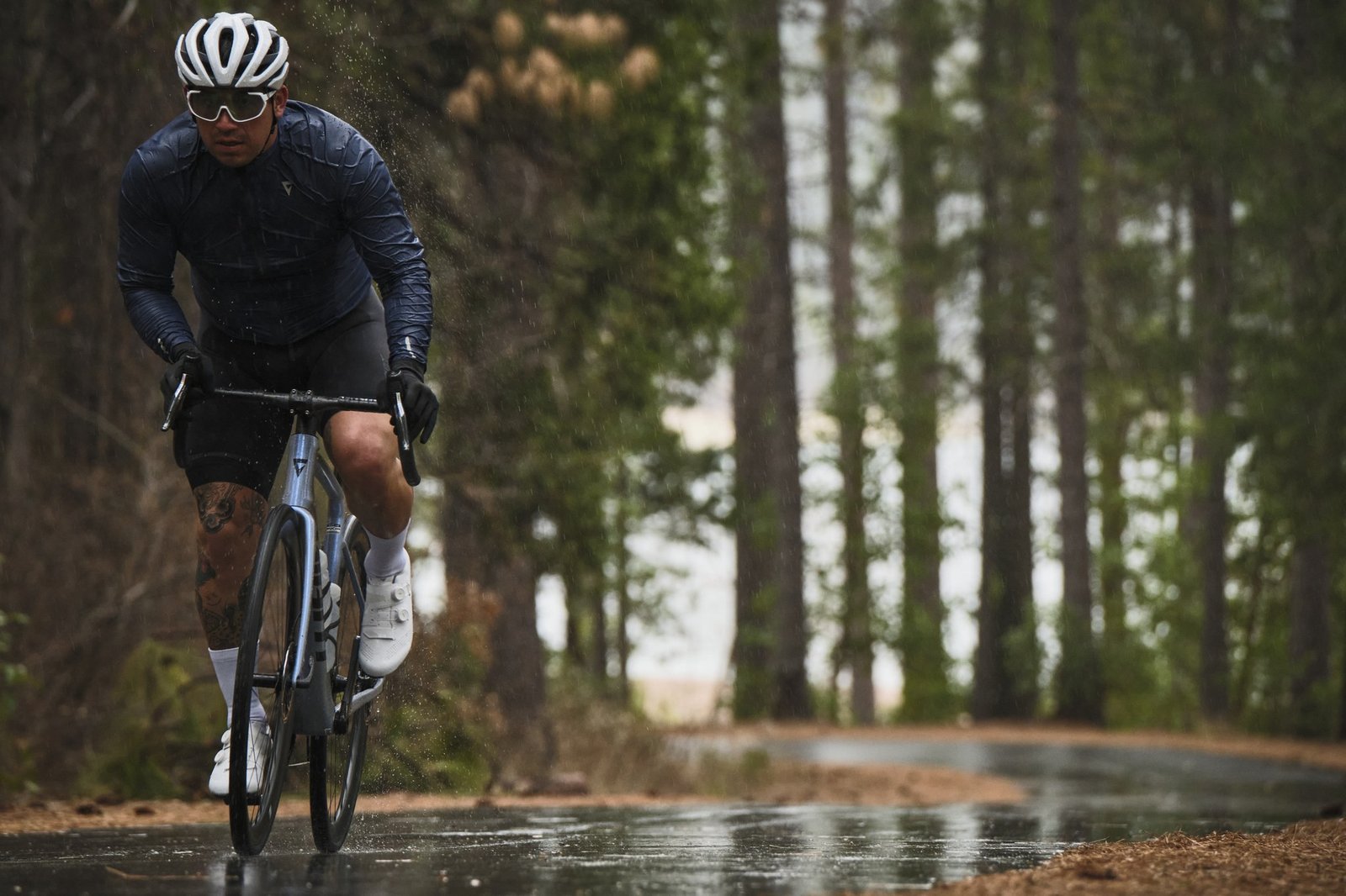 Giant Defy Advanced Pro 2 riding in action