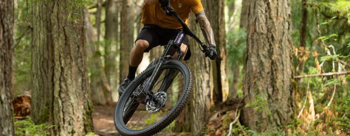 Rider jumping the new Giant Anthem X Advanced Pro on a forest trail